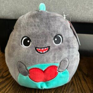 8" Chuey Squishmallow